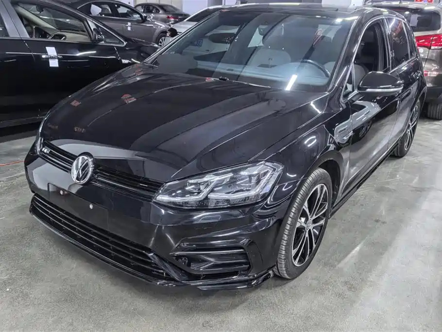 VOLKSWAGEN GOLF 2020