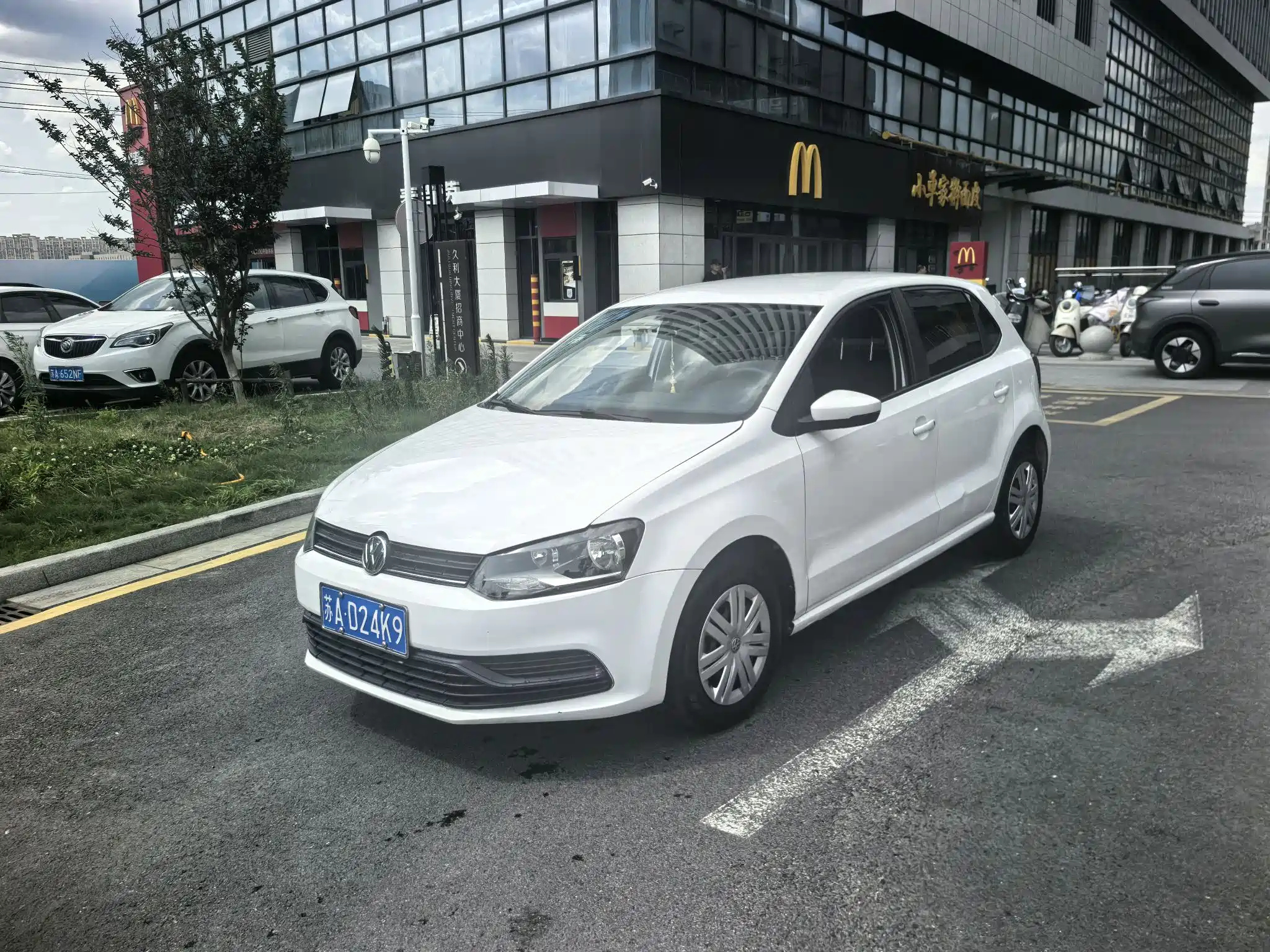 VOLKSWAGEN POLO 2016