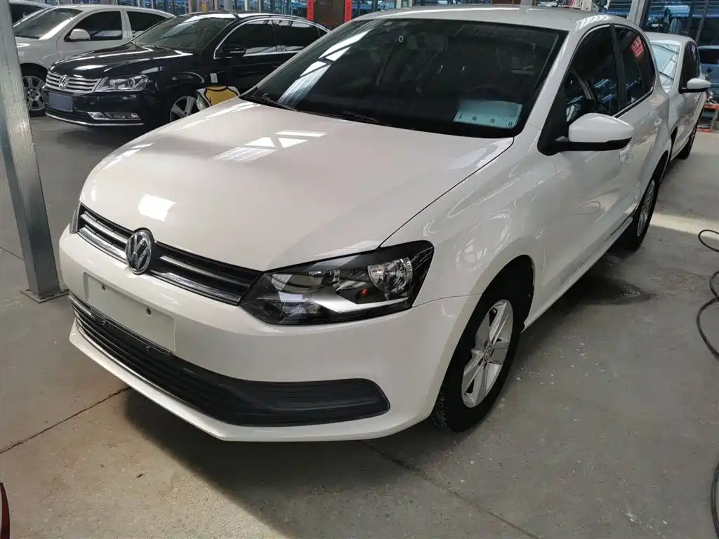 VOLKSWAGEN POLO 2016