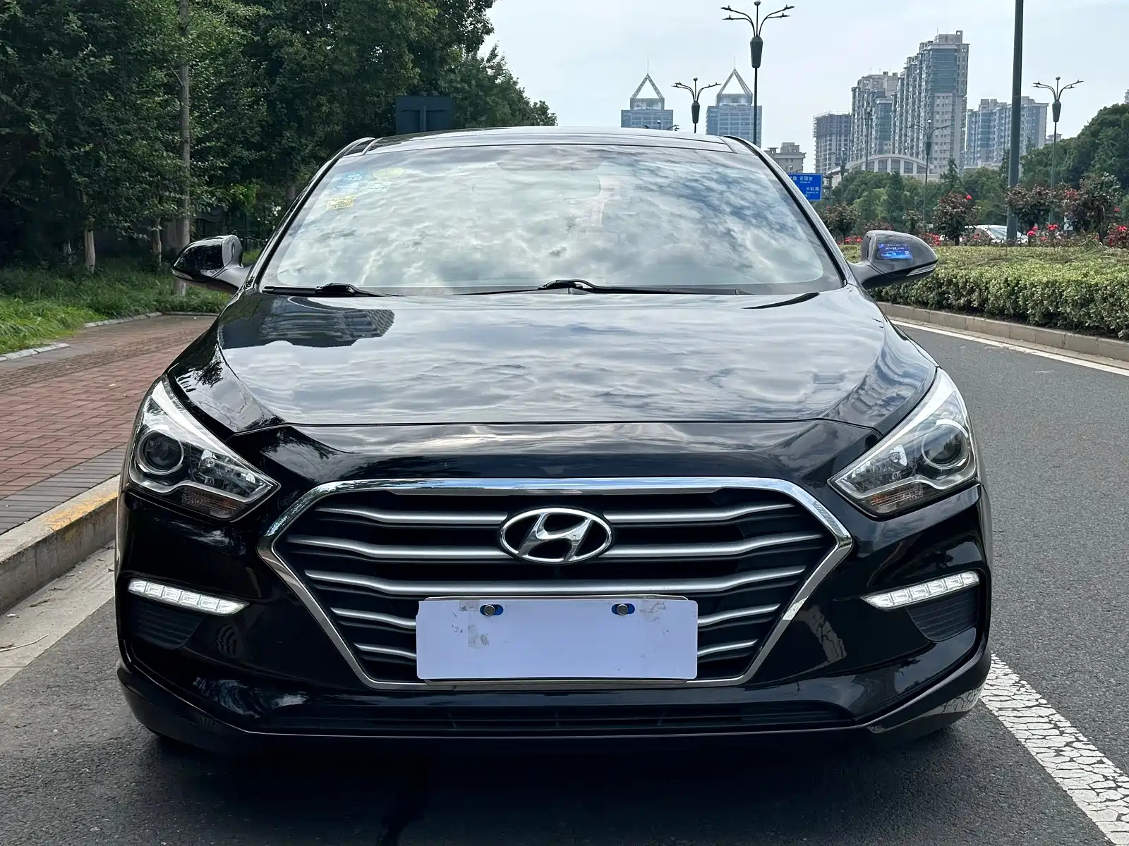 HYUNDAI MISTRA 2017