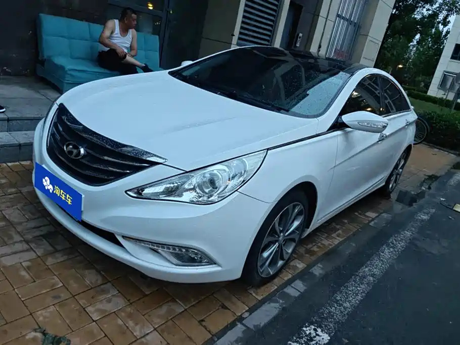 HYUNDAI SONATA