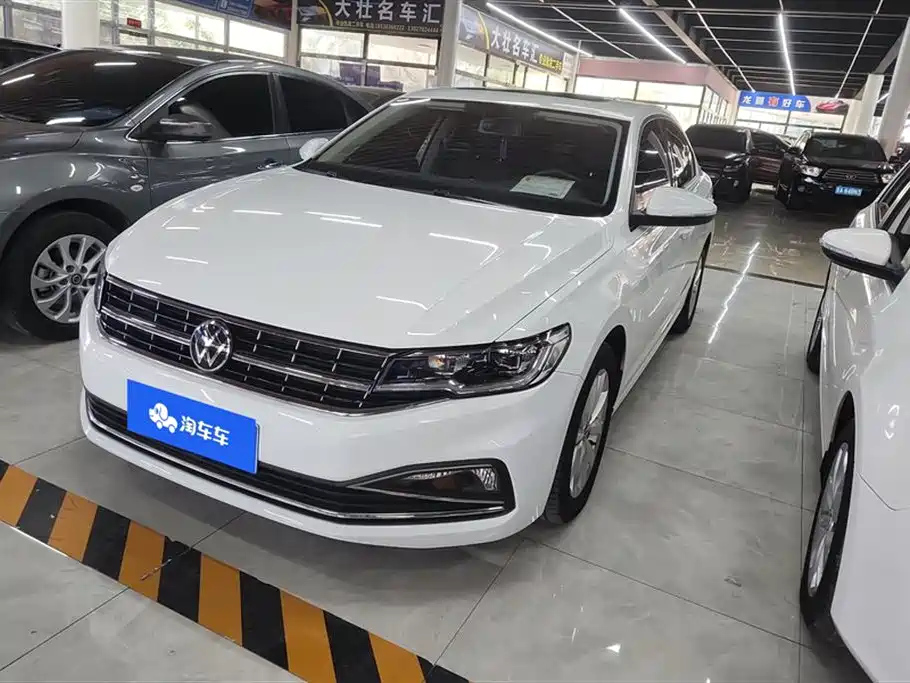 VOLKSWAGEN BORA 2021