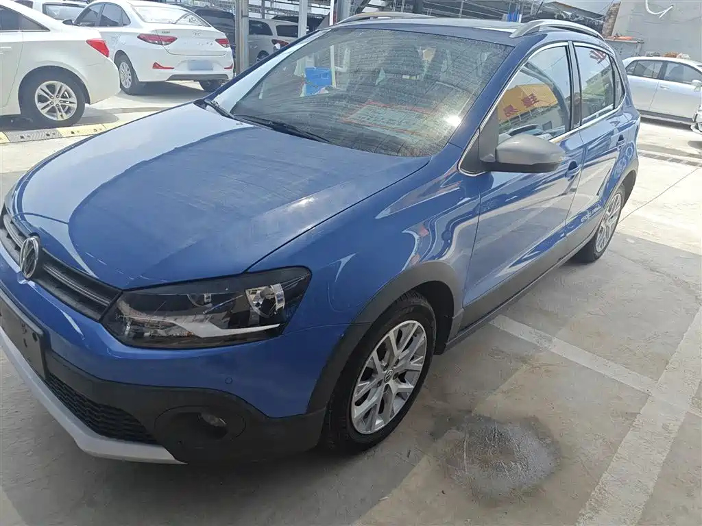 VOLKSWAGEN POLO 2014