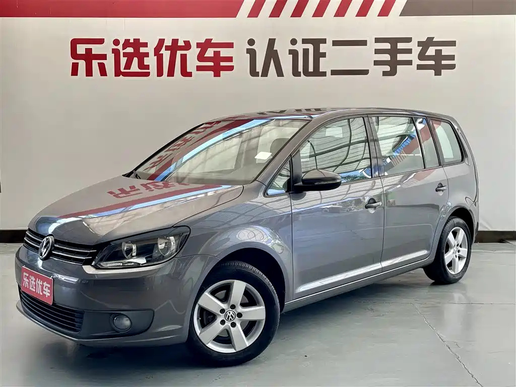 VOLKSWAGEN TOURAN 2011