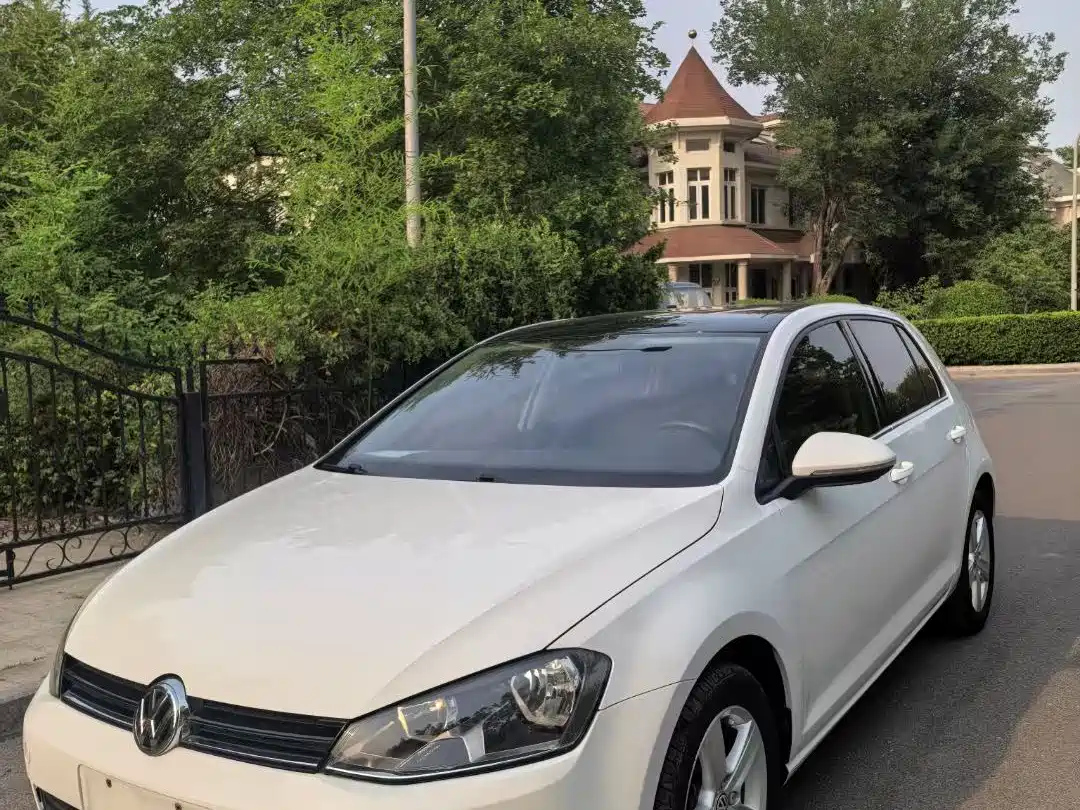 VOLKSWAGEN GOLF 2015