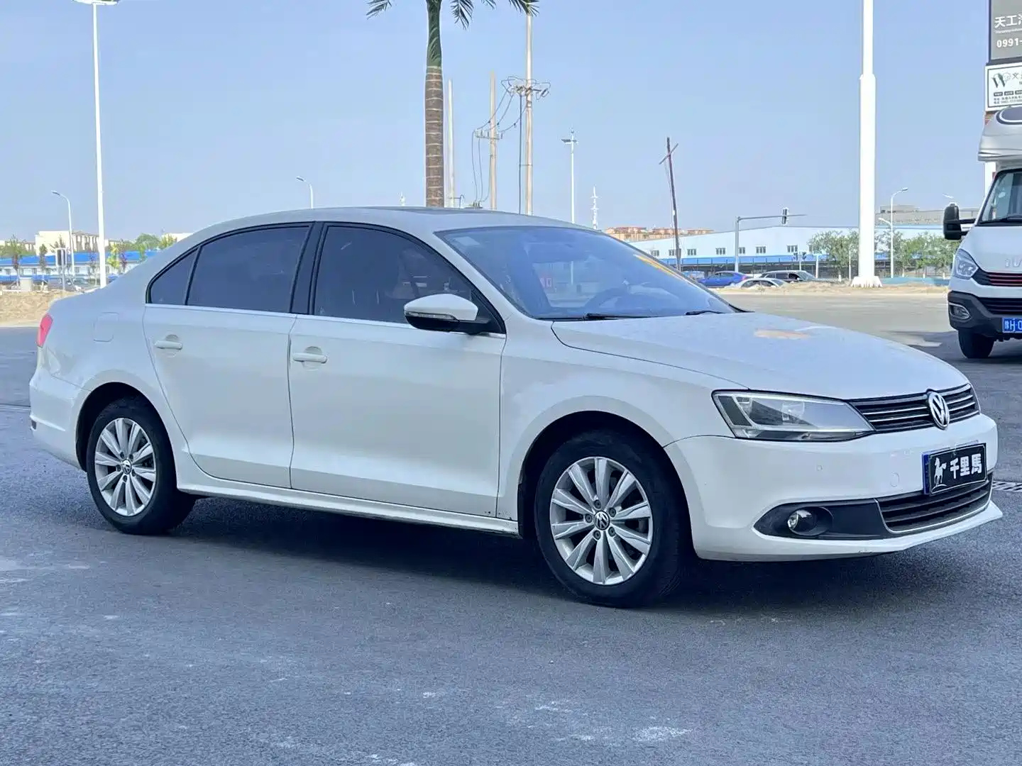 VOLKSWAGEN SAGITAR 2014