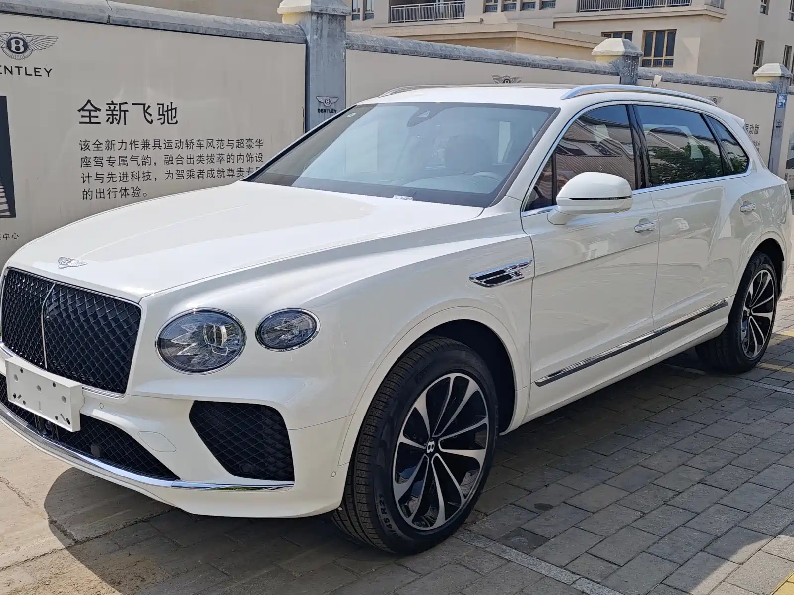 BENTLEY BENTAYGA 2024