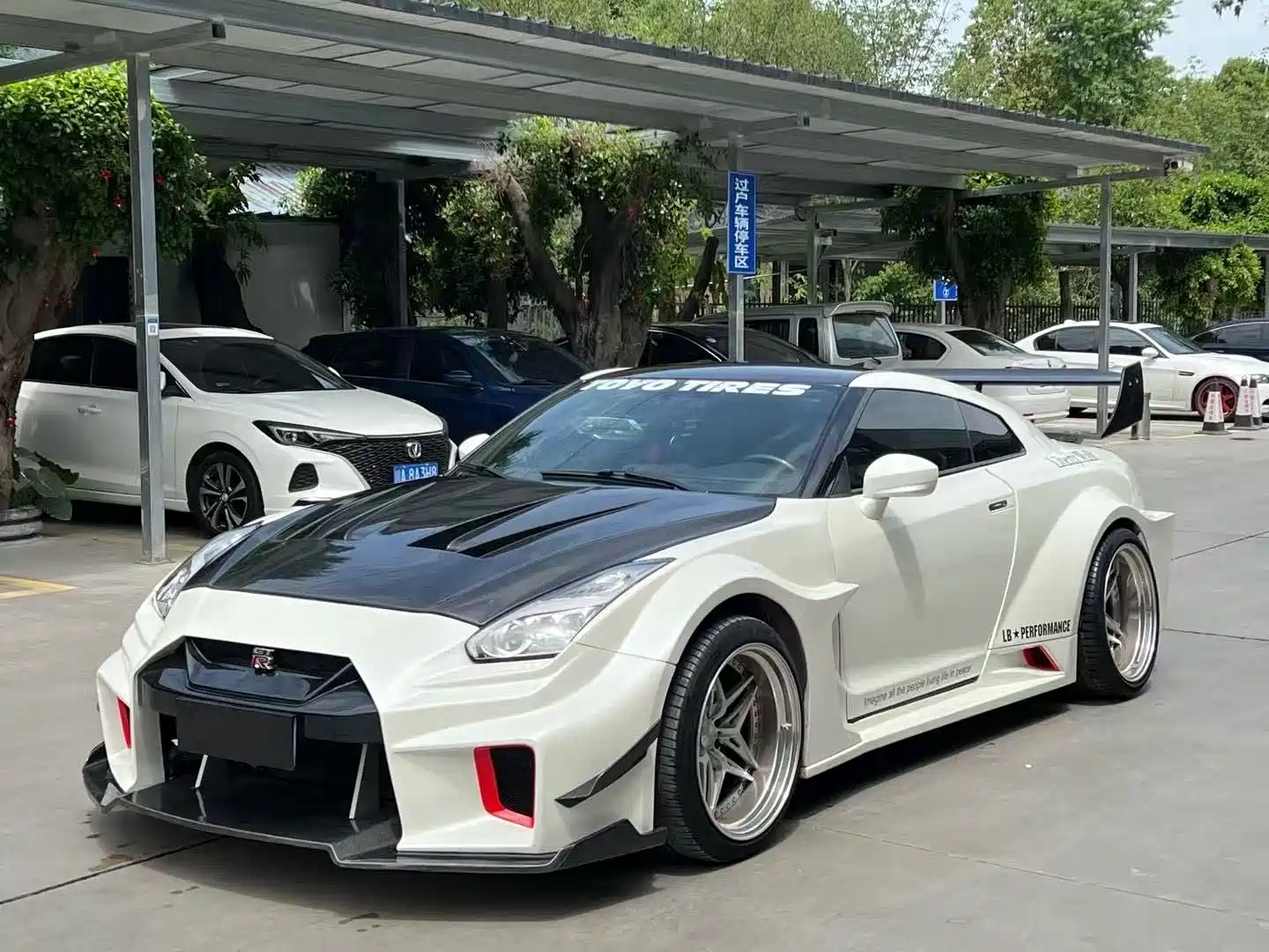 NISSAN GT-R 2010