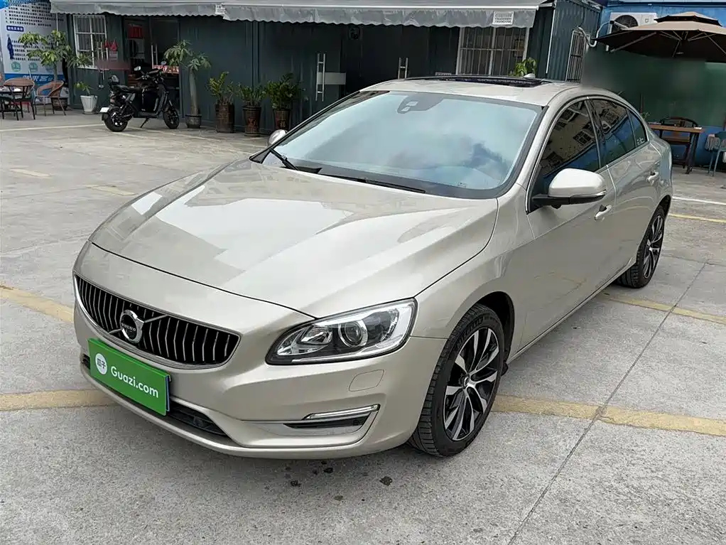 VOLVO S60 2019
