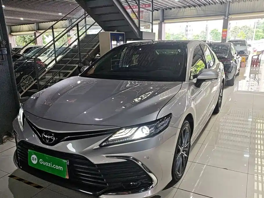 TOYOTA CAMRY