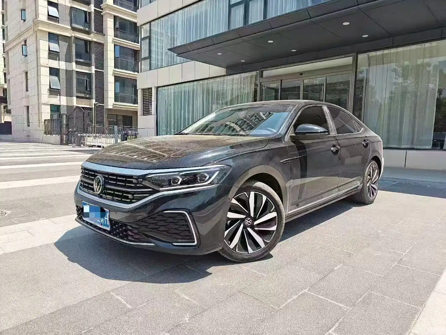 VOLKSWAGEN PASSAT 2024