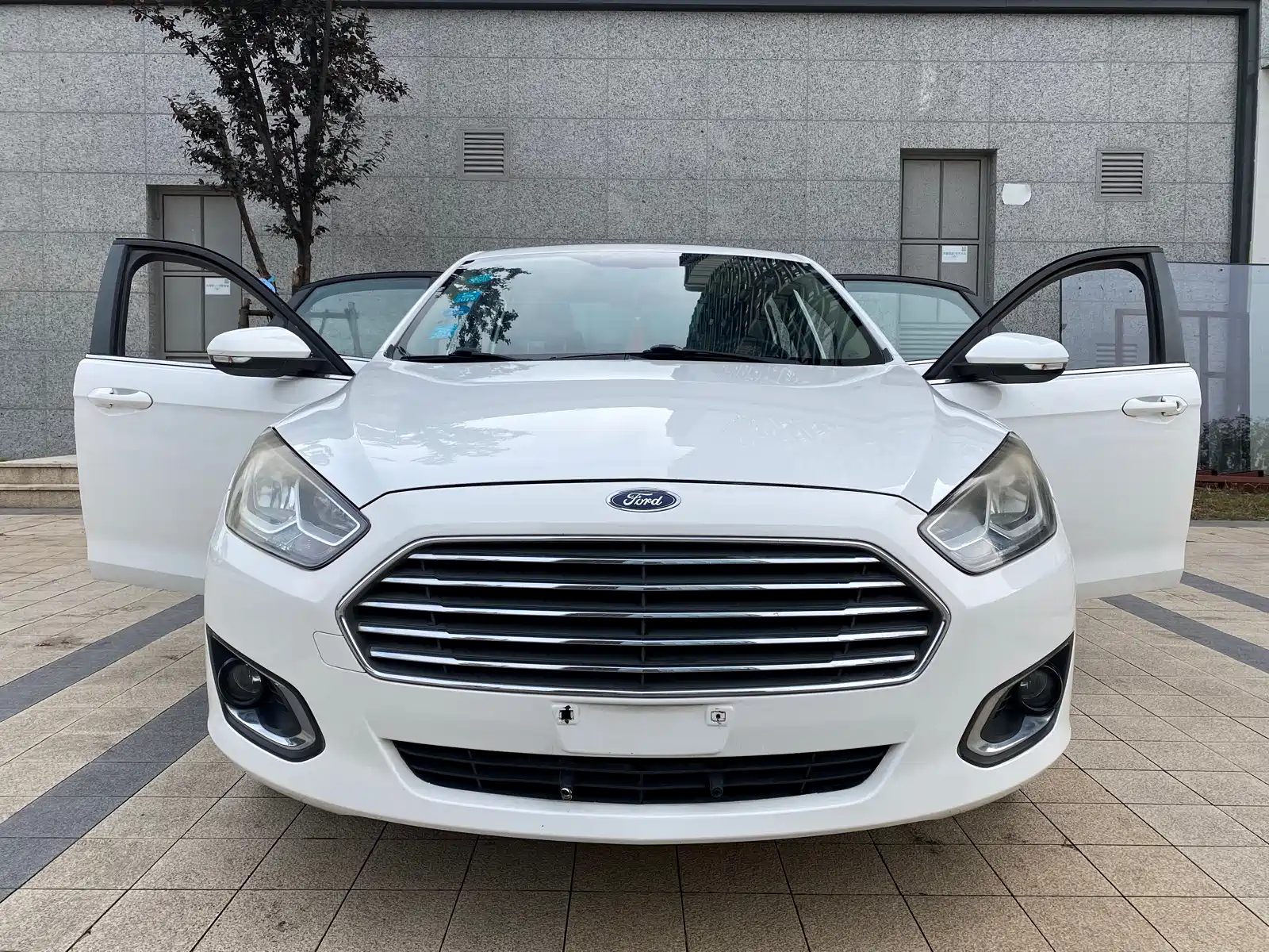 FORD ESCORT 2015