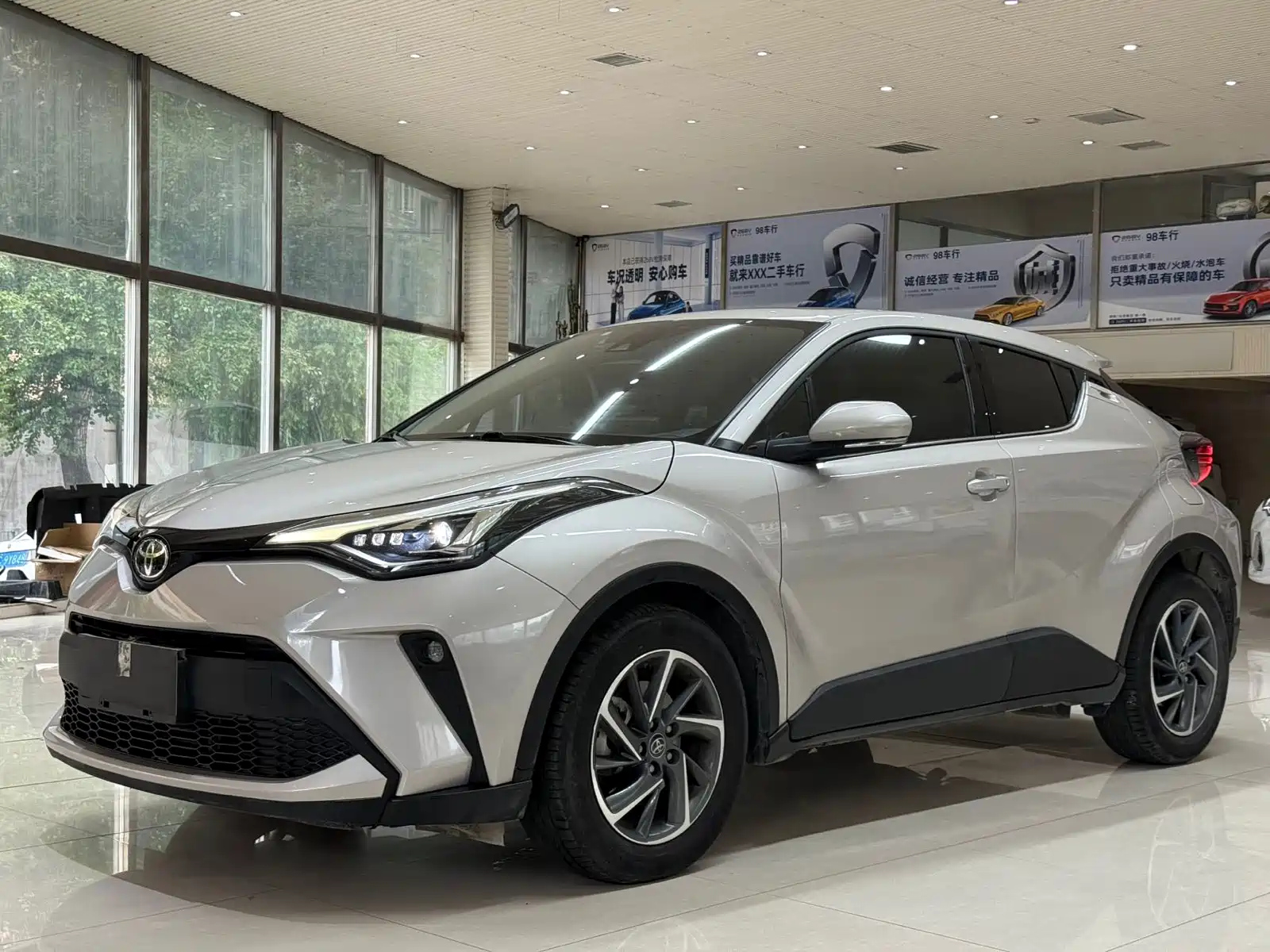 TOYOTA C-HR 2021