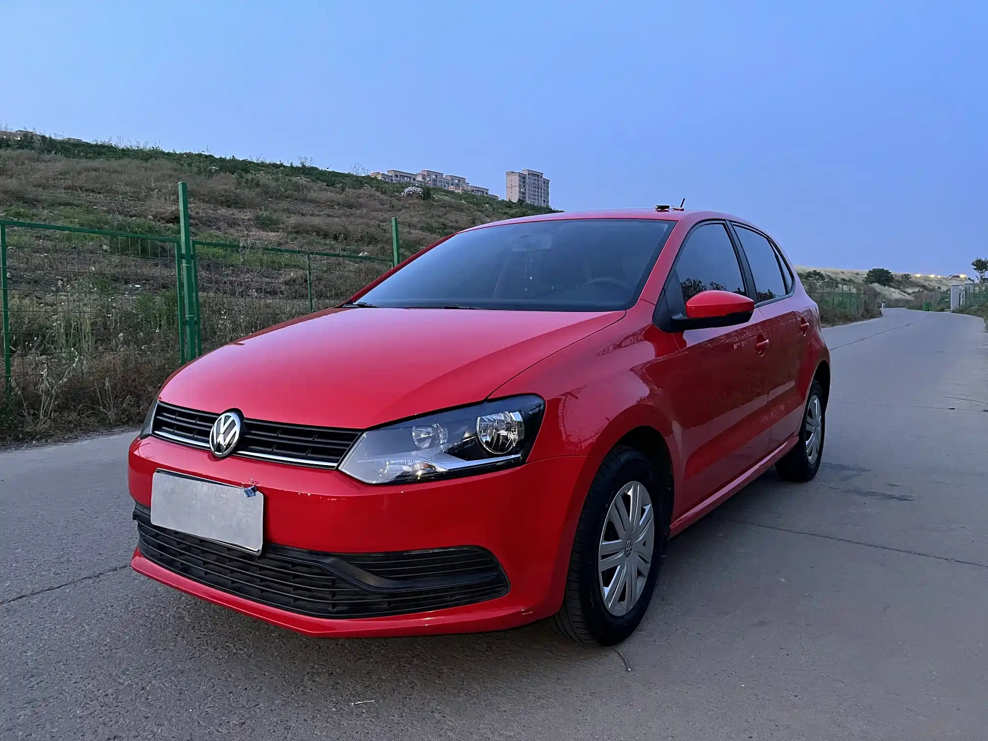 VOLKSWAGEN POLO