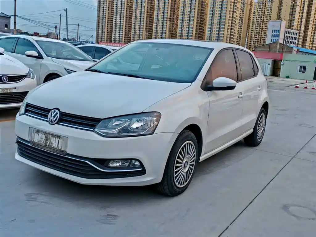 VOLKSWAGEN POLO 2016