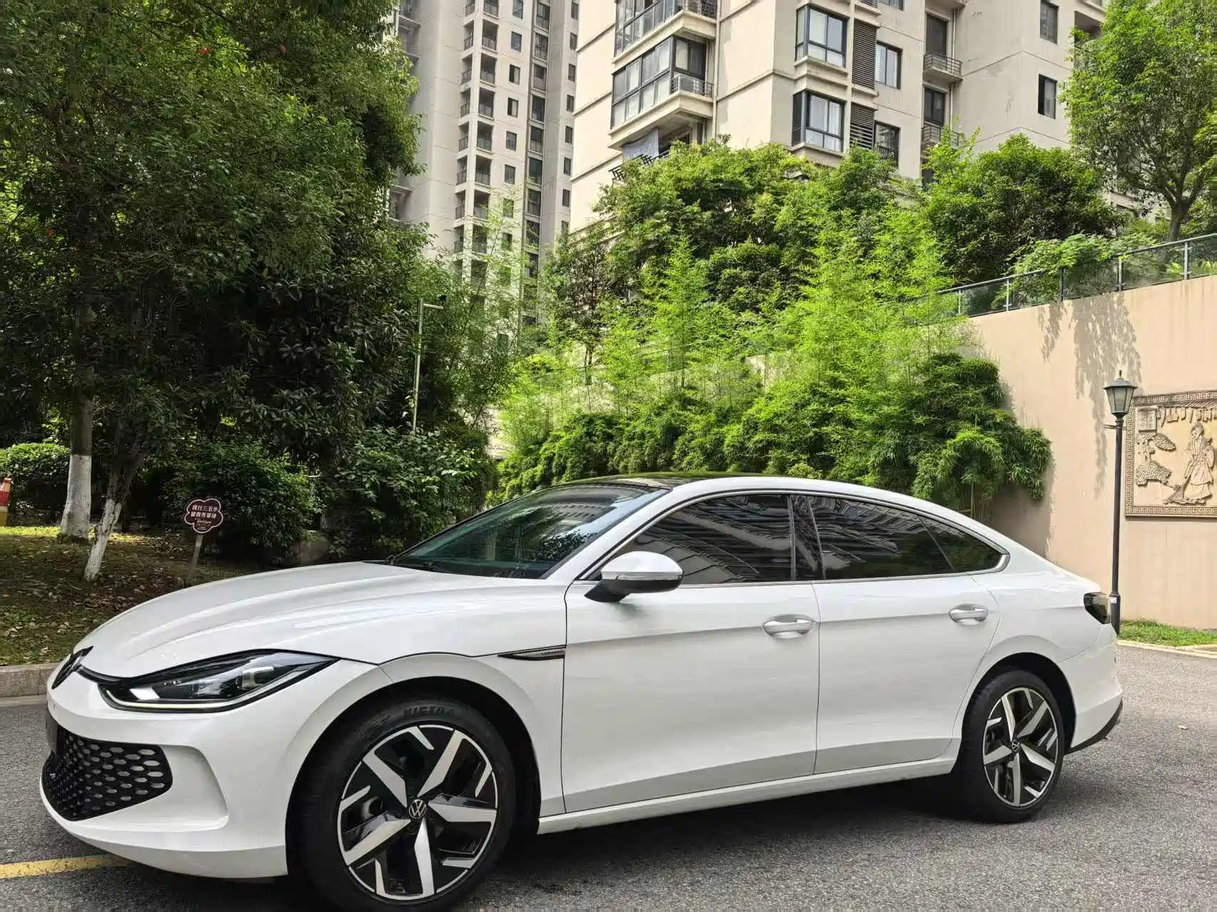 VOLKSWAGEN LAMANDO 2023