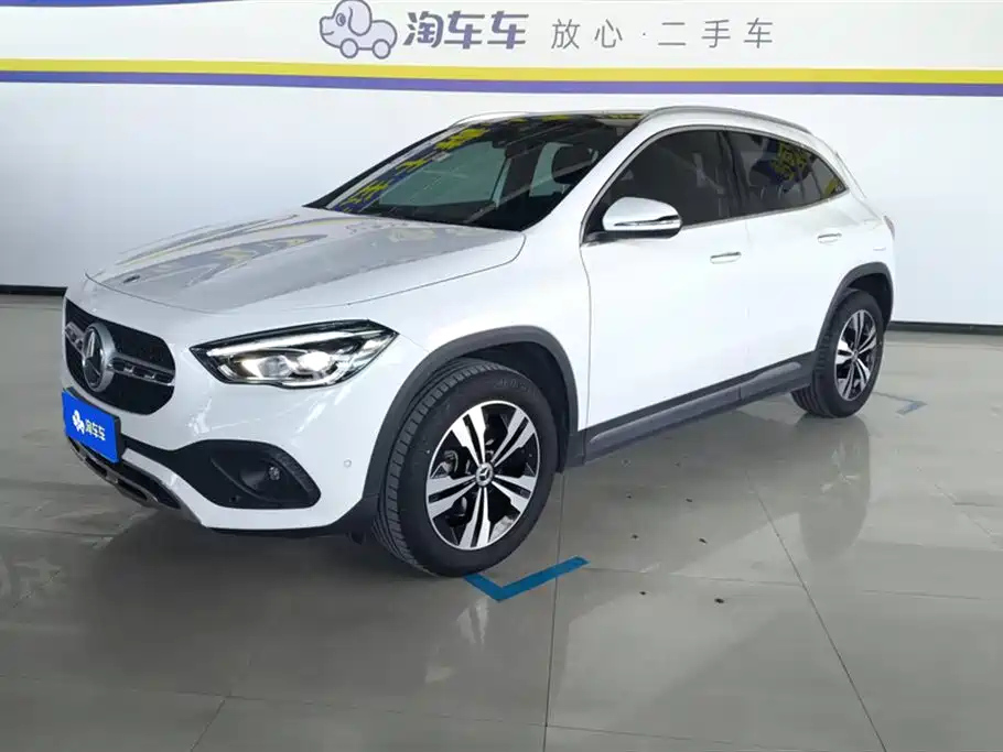 MERCEDES BENZ GLA 2020