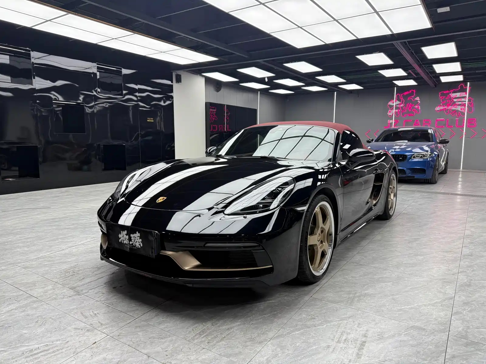 PORSCHE 718