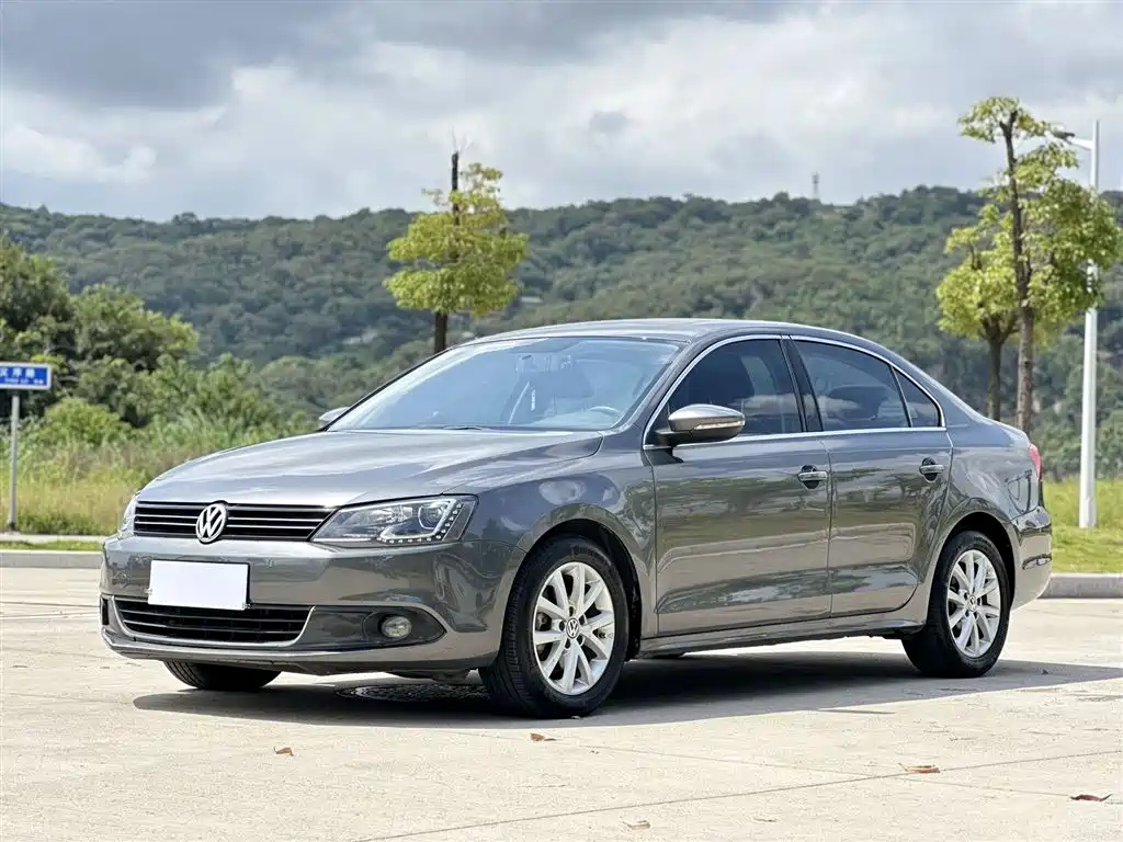 VOLKSWAGEN SAGITAR 2012