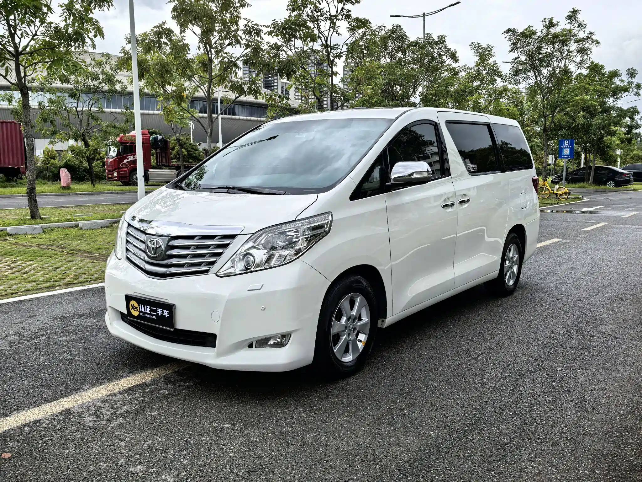 TOYOTA ALPHARD 2011