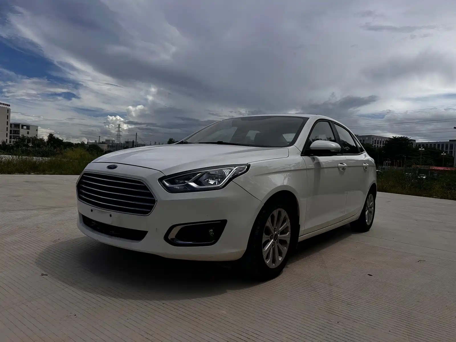 FORD ESCORT 2015