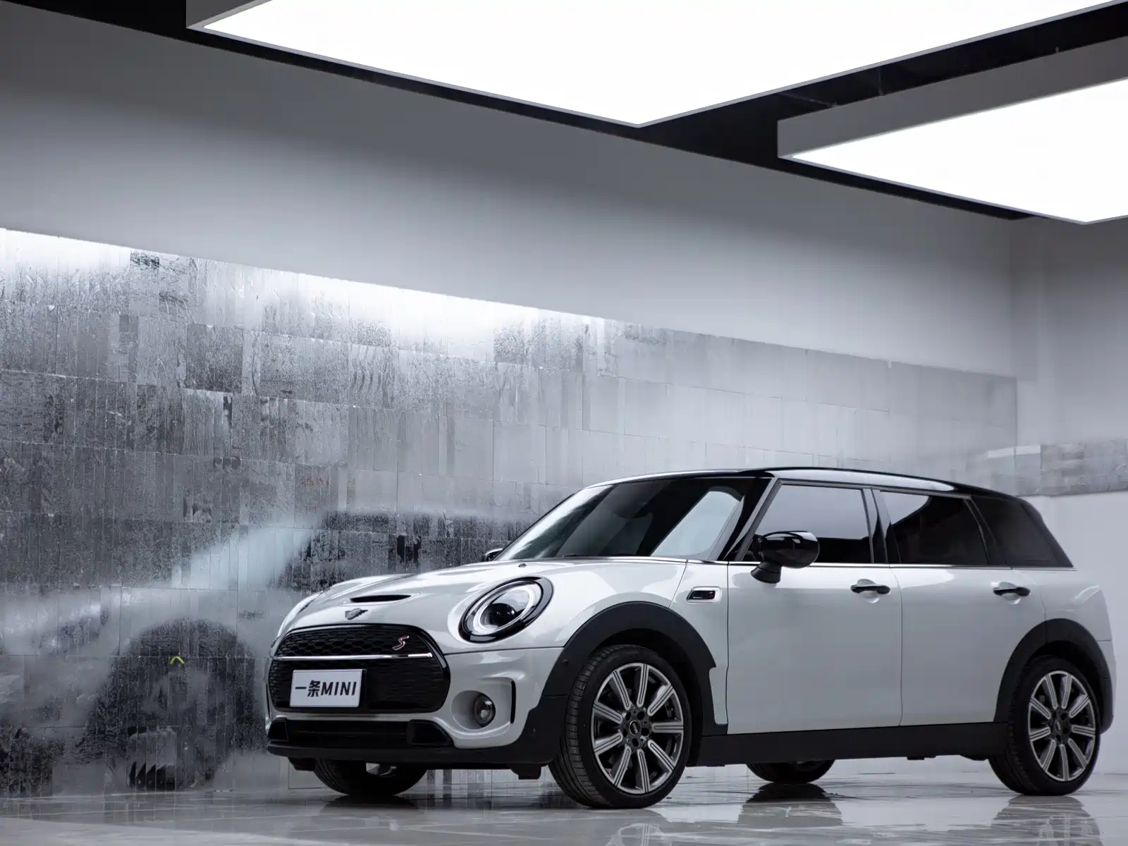 MINI CLUBMAN 2023