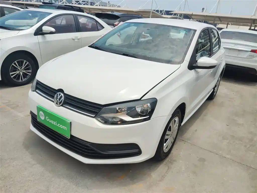 VOLKSWAGEN POLO 2016