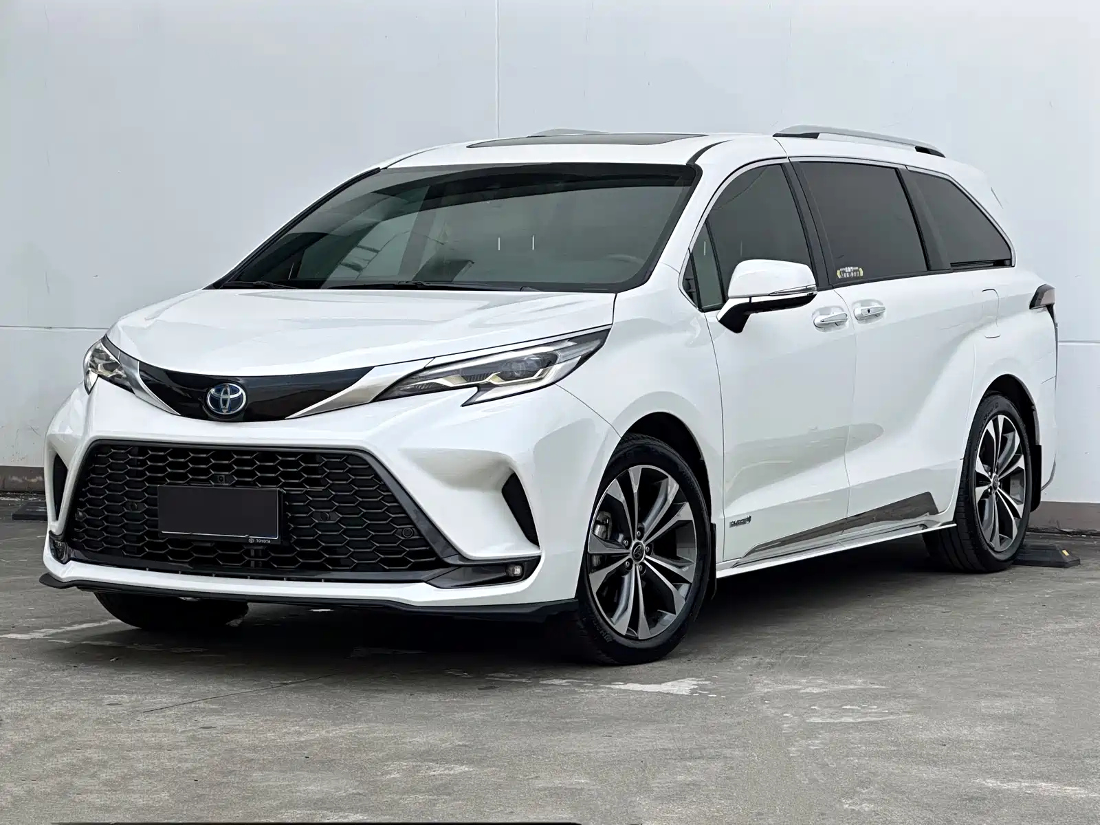 TOYOTA GRANVIA 2022