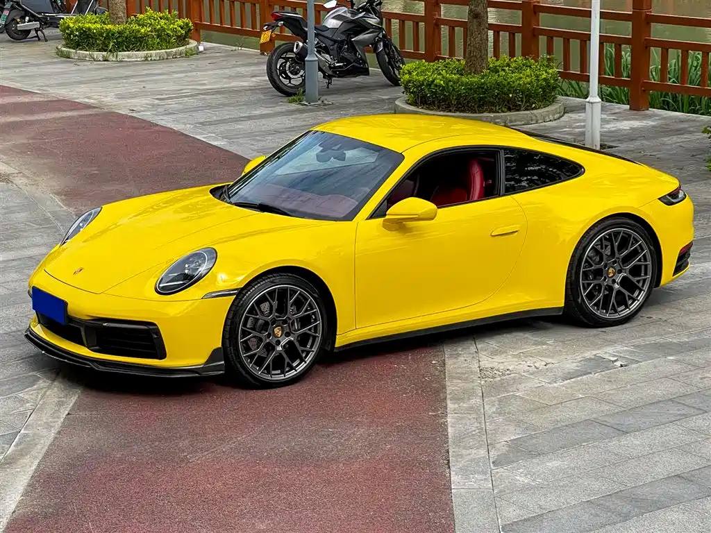 PORSCHE 911
