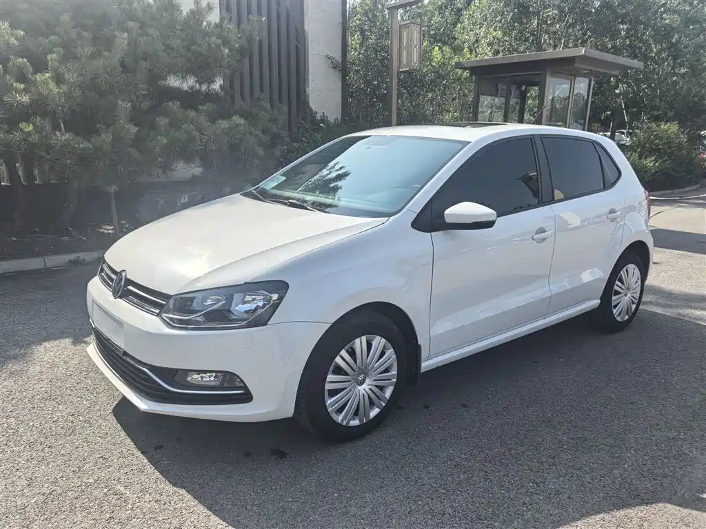 VOLKSWAGEN POLO 2016