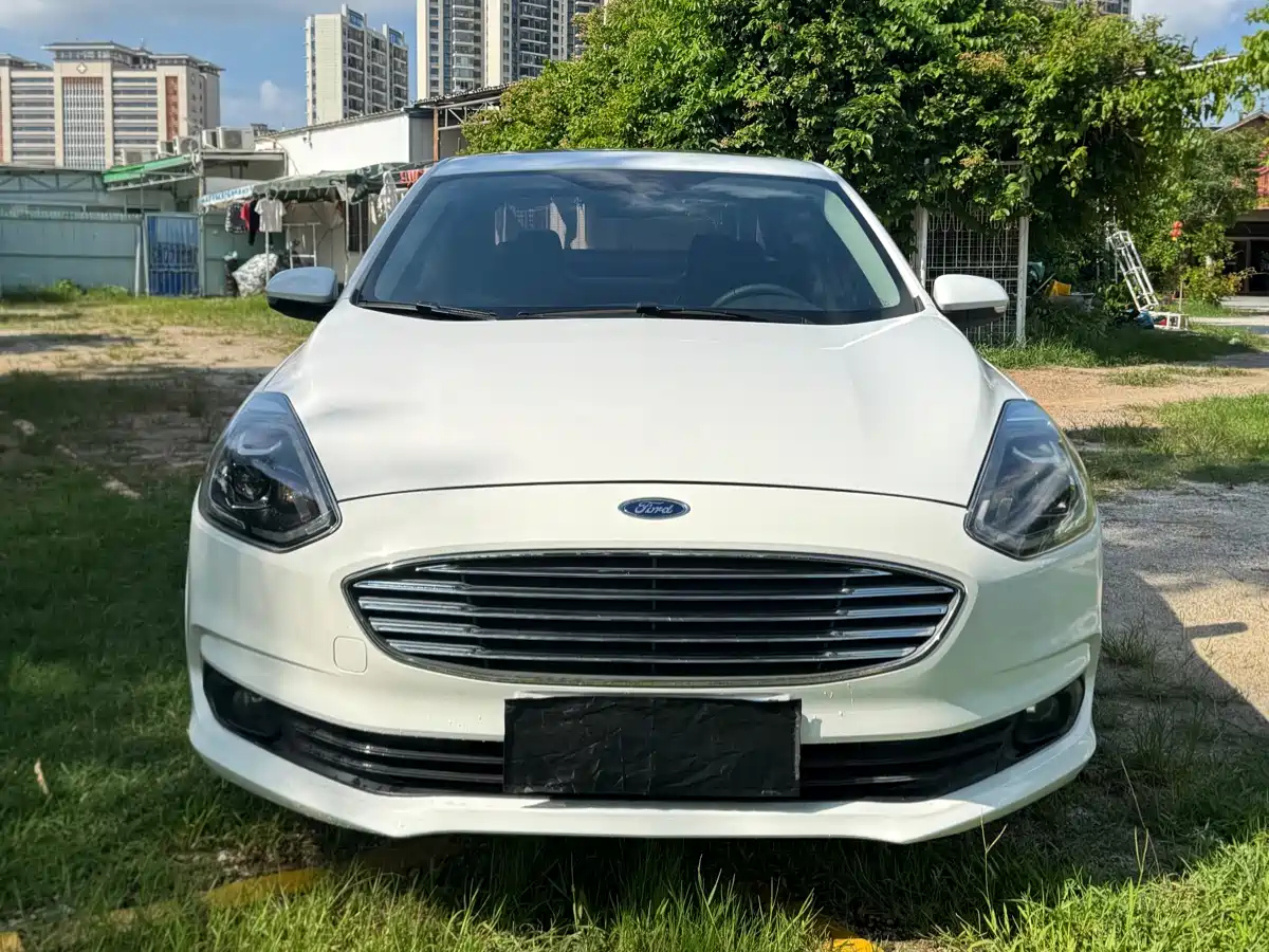 FORD ESCORT 2019