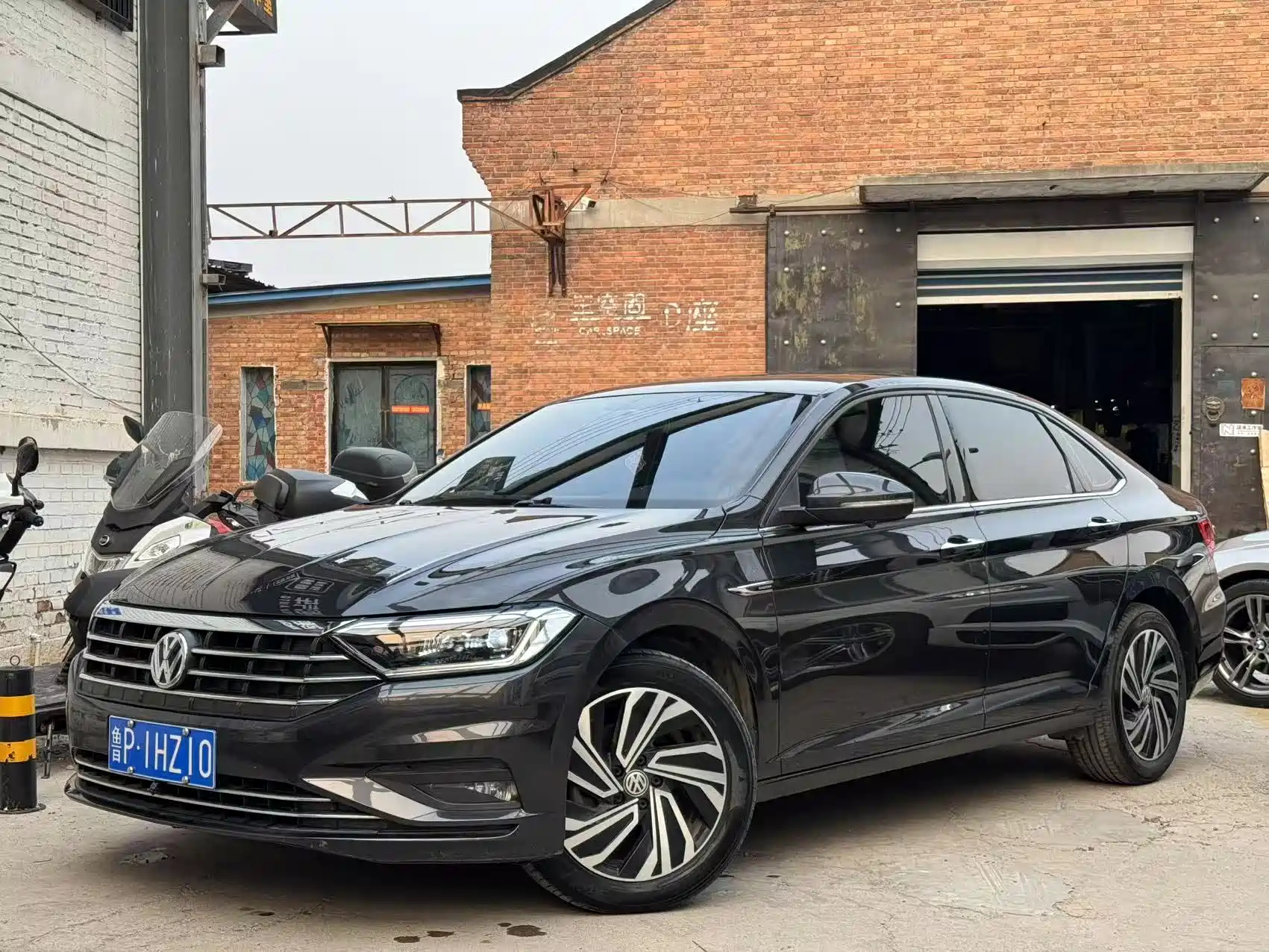 VOLKSWAGEN SAGITAR 2022