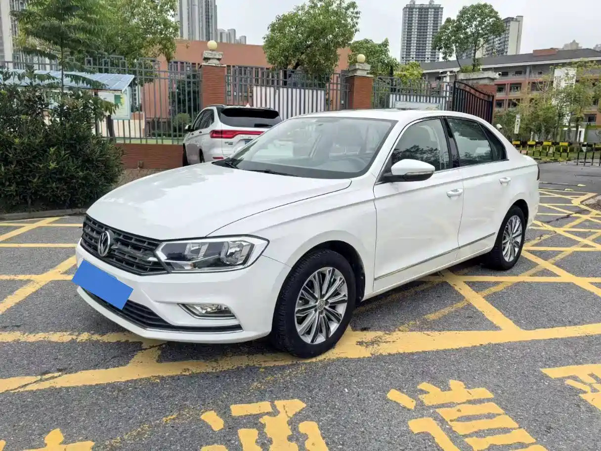 VOLKSWAGEN BORA 2016