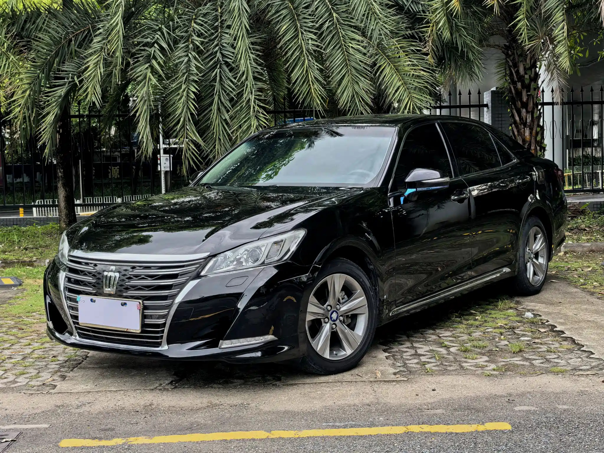 TOYOTA CROWN
