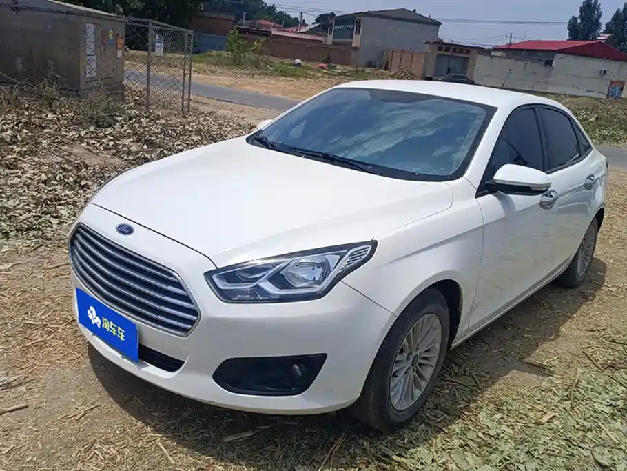 FORD ESCORT 2017