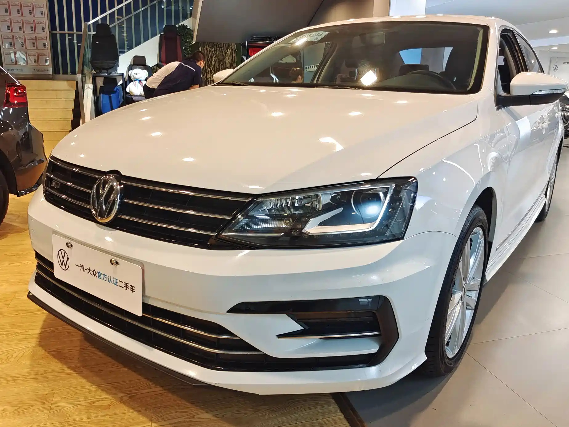VOLKSWAGEN SAGITAR 2018