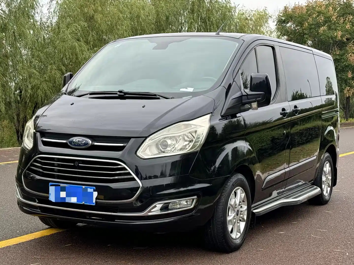 FORD TOUREO 2017