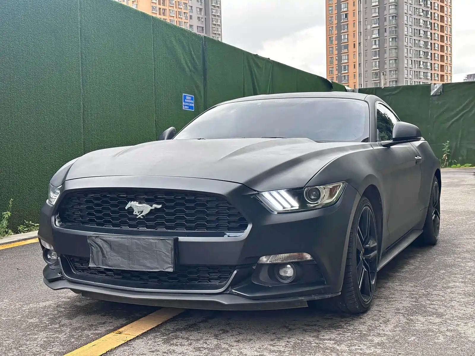 FORD MUSTANG