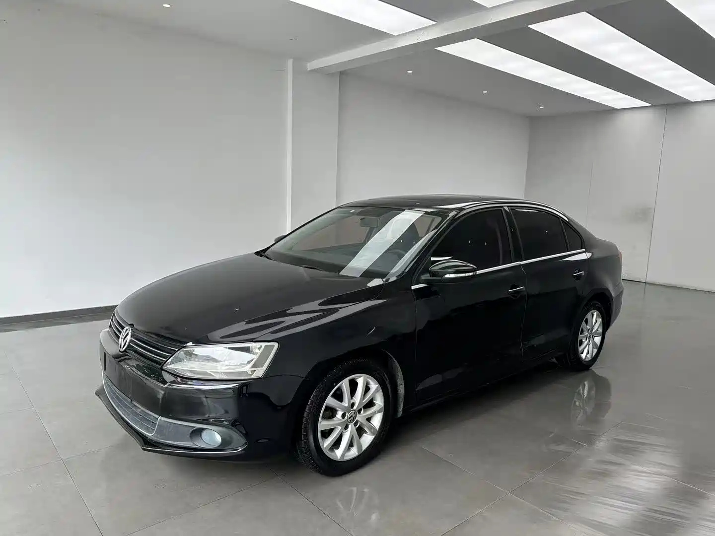 VOLKSWAGEN SAGITAR 2012