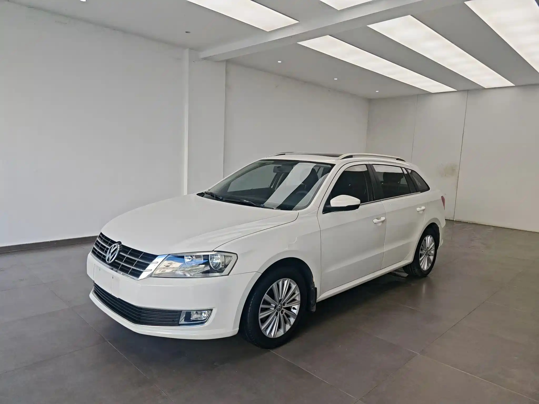 VOLKSWAGEN LAVIDA 2013