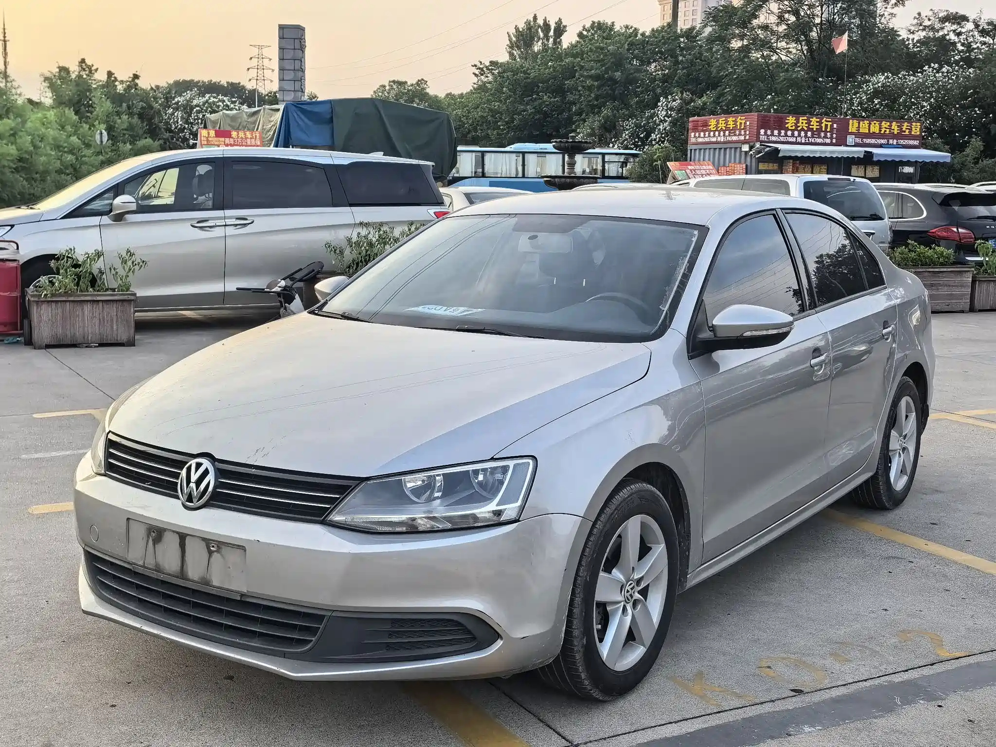 VOLKSWAGEN SAGITAR 2012