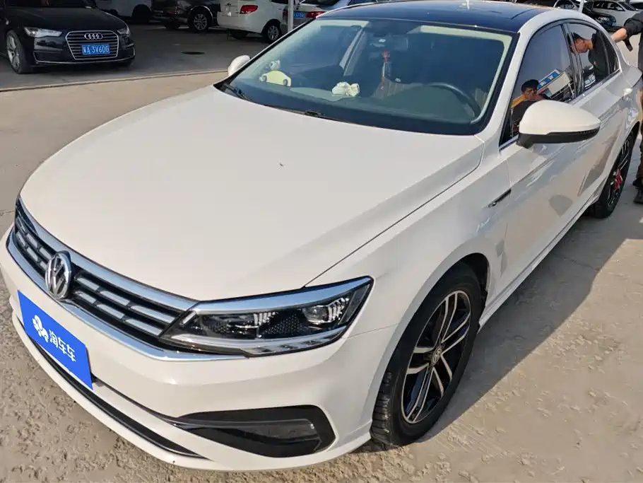 VOLKSWAGEN LAMANDO 2021