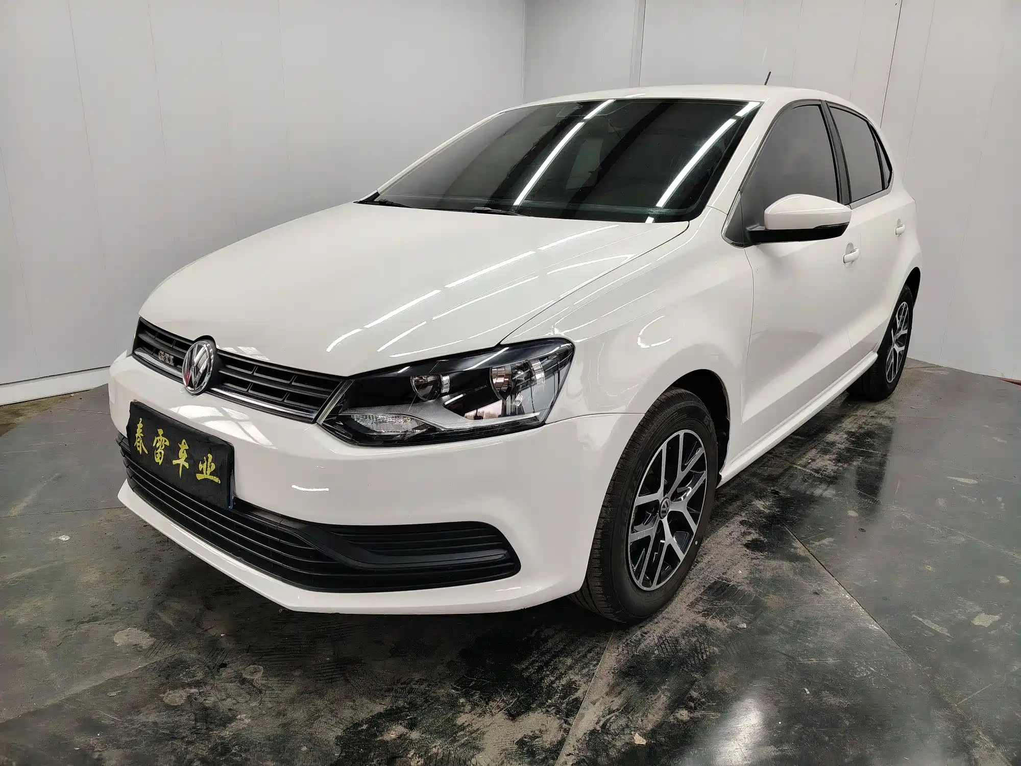 VOLKSWAGEN POLO 2016