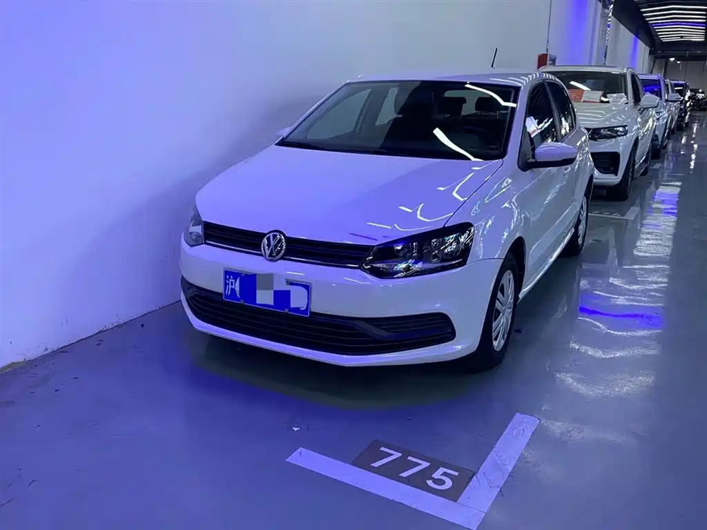 VOLKSWAGEN POLO 2016