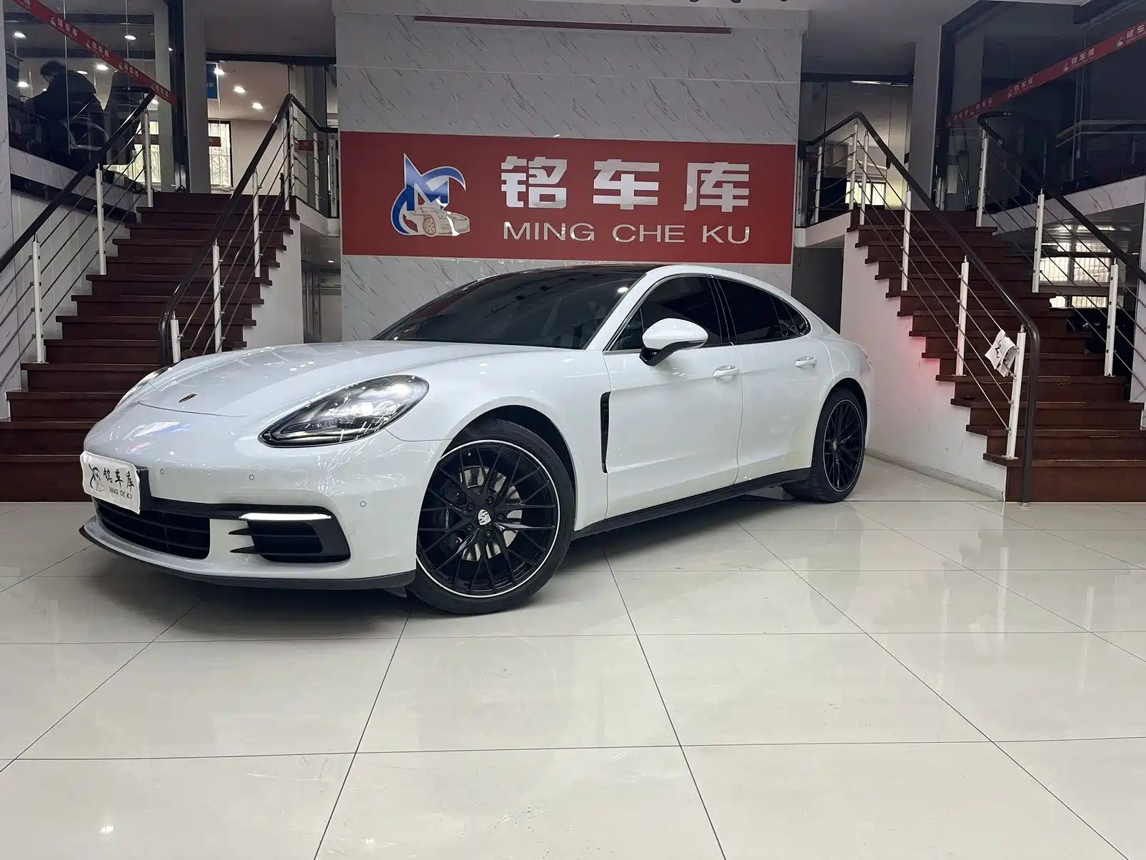 PORSCHE PANAMERA 2017