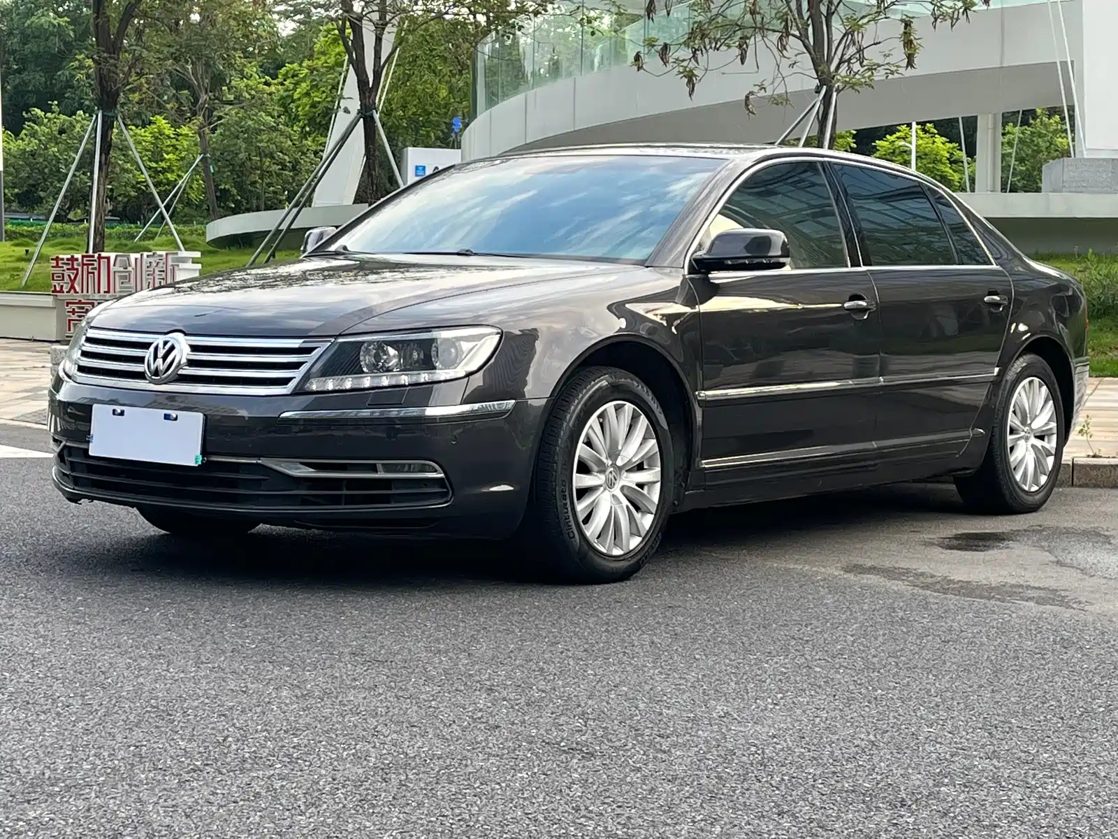 VOLKSWAGEN PHAETON 2012