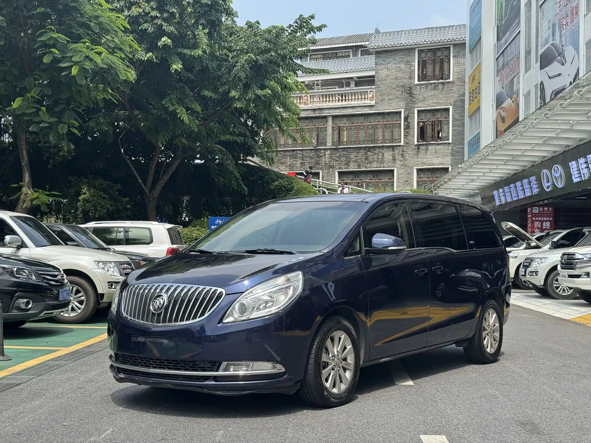 BUICK GL8 2013