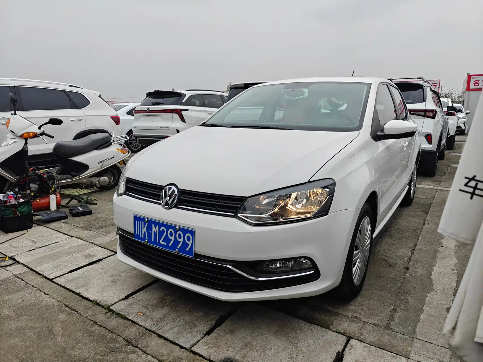 VOLKSWAGEN POLO 2016