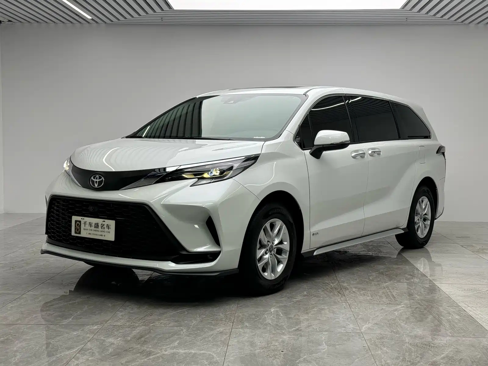 TOYOTA GRANVIA 2024
