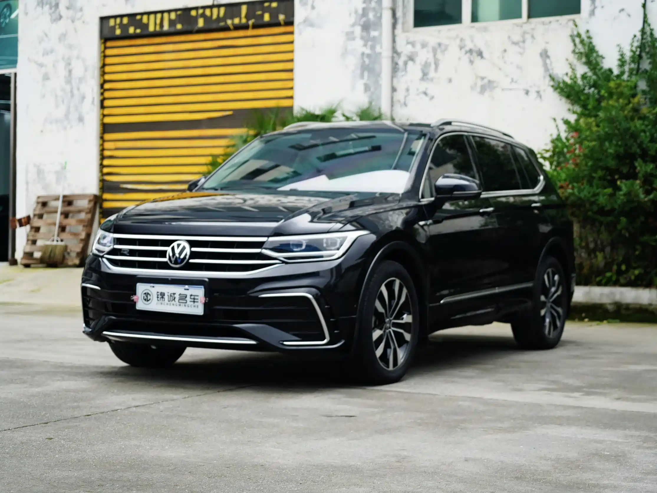 VOLKSWAGEN TIGUAN L